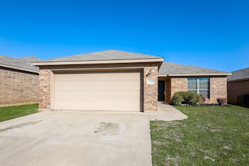 3428 Heatherbend St Fort Worth, TX 76123